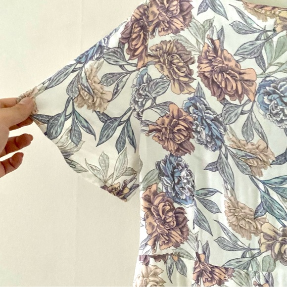 MINKPINK Women's Mysterious Floral Print V Neck Maxi Dress - Picture 7 of 11